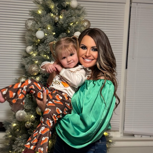 👑Like for LIVE Notifications !!! 👑Meet your Posher, Candace… 😎 - Picture 9 of 9